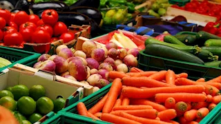 أسعار الخضروات والفاكهة في سوق العبور اليوم.. انخفاض الطماطم