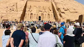 6 آلاف سائح يزورون معبد أبو سمبل في أسوان -صور