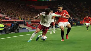 قلة احترام.. صحفي إسباني يهاجم جماهير بلاده بسبب تصرفهم أثناء عزف النشيد الوطني لمصر