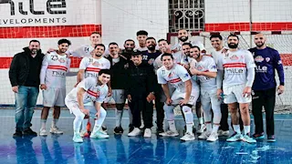 بالصور.. بيزيرا يؤازر لاعبي يد الزمالك أمام البنك الأهلي 