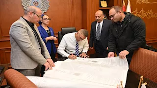 بالصور- محافظ جنوب سيناء يعتمد المخطط التفصيلي لمدينة أبوزنيمة