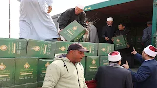 توزيع ألف كرتونة مواد غذائية من مسجد السيدة نفيسة لدعم الأسر المستحقة