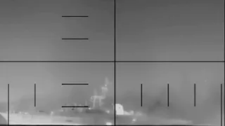 مشاهد لإغراق غواصة أمريكية سفينة حربية إيرانية بطوربيد