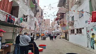 المطرية تستعد للإفطار الجماعي الأشهر في مصر.. 25 صورة من قلب التحضيرات