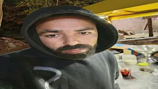 "كنت بلف على الناس أوصل طلباتهم".. مأساة عبد الرحمن فقد ساقه في سبيل لقمة العيش