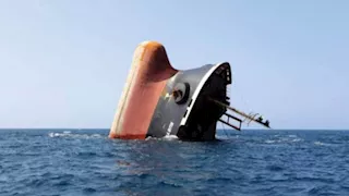 وزارة البترول تنفي صلة مصر بناقلة الغاز التي تعرضت لحادث قبالة السواحل الليبية