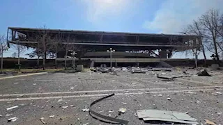 دمرت بالكامل.. قصف أكبر صالة رياضية في إيران