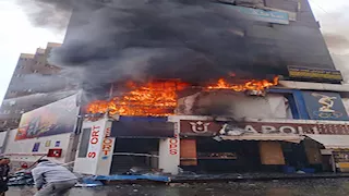 النيران تحاصر محطة وقود.. كيف منعت الحماية المدنية كارثة في أسيوط؟