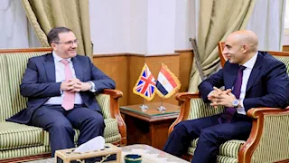 وزير التعليم يبحث مع السفير البريطاني تطوير التعليم الفني وتعزيز الشراكات الدولية