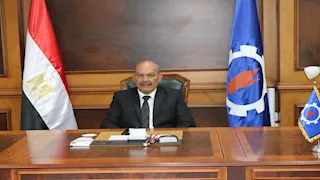 محافظ السويس يصدر حركة تنقلات بين رؤساء الأحياء