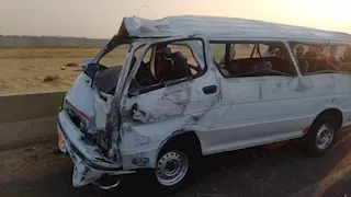  19 مصابًا في انقلاب ميكروباصين بالجيزة