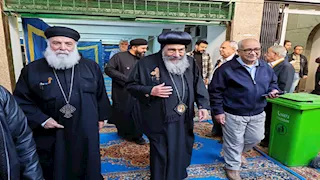 مطران بورسعيد يدلي بصوته في جولة الإعادة لانتخابات نقيب المهندسين (صور)