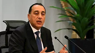  رئيس الوزراء يتفقد ميناء سوميد البترولي وصومعة عتاقة للأقماح