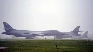 بعد خلاف القواعد.. قاذفات أمريكية "خارقة" تصل بريطانيا 