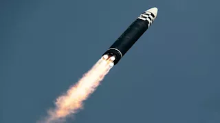 الدفاع الكويتية: تدمير 12 صاروخا باليستيا ورصد 23 طائرة مسيرة خلال 48 ساعة