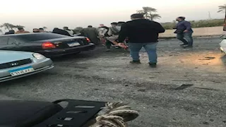 إصابة 3 أشخاص في حادث تصادم سيارتين أعلى الطريق الأوسطي