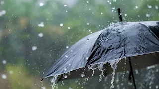 أمطار متفاوتة الشدة تضرب السواحل الشمالية الشرقية