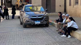 مش قادر ينزل من العربية.. الشحات مبروك يصل كفر الشيخ لتشييع جثمان زوجته