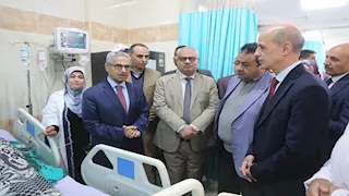 قرار عاجل من محافظ بني سويف خلال زيارة ضحايا حادث الجنازة