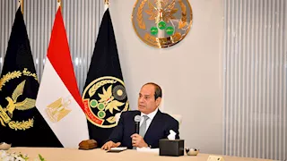 مصر أمانة في رقبتهم".. الرئيس السيسي يشيد بدور الشرطة في مواجهة التحديات