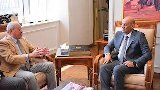 وزير العمل يبحث مع نجيب ساويرس التعاون مع منصة "شغلني" لتدريب وتشغيل الشباب