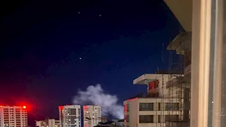 أنباء عن عملية اغتيال.. مقتل 4 أشخاص وإصابة 10 آخرين إثر استهداف إسرائيلي لفندق في لبنان