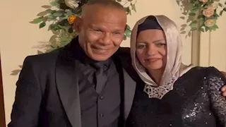 باعت مصوغاتها ليكمل انجازاته.. أبرز تضحيات زوجة الشحات مبروك- صور