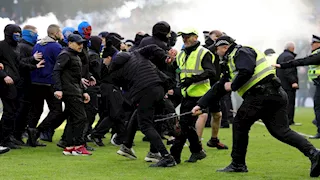 شغب جماهيري في مباراة سيلتك ورينجرز بإسكتلندا.. ما القصة؟