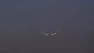 مركز الفلك يحسم الجدل بشأن موعد عيد الفطر بمصر والدول العربية