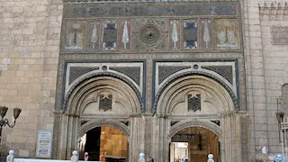 باب المُزيّنين.. بوابة العلم والجمال والفن تستقبل ضيوف الجامع الأزهر 