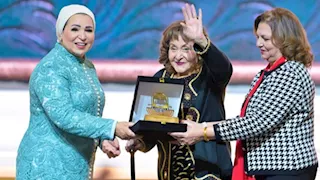 السيدة انتصار السيسي تنشر صور تكريم ملهمات مصر في "المرأة المصرية أيقونة النجاح"