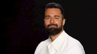 عمل فني أم حفل زفاف؟.. أحمد حاتم يثير الجدل بصورة مع عروس