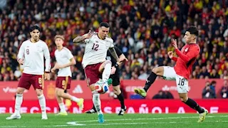 "لتكريم لاعب سابق".. لقطة مميزة من جماهير منتخب إسبانيا خلال مباراة مصر
