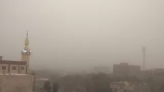 عواصف ترابية تضرب الوادي الجديد.. طوارئ لمواجهة زحف الرمال وتأمين الطرق