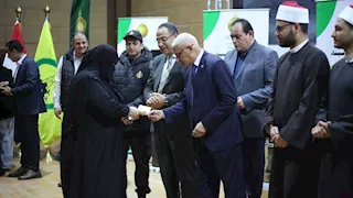 بيت الزكاة يوزع 200 طن مواد غذائية ضمن أكبر قافلة مساعدات إلى شمال سيناء