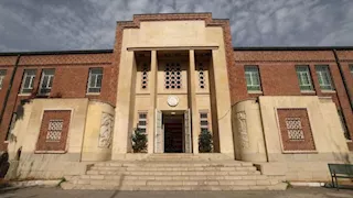 غارات أمريكية فوق "وكر الجواسيس".. قصة سفارة الولايات المتحدة في طهران