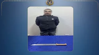  فيديو صادم بالجيزة.. شخص يعتدي بسلاح أبيض على سائق توك توك