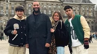 من أب لـ أب .. رسالة المحامي خالد علي إلي ميدو في محنة "نجله" 