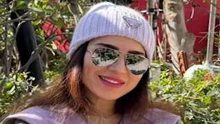 إطلالة شتوية.. مي عز الدين تخطف الأنظار بـ "لوك" جديد وزوجها يغازلها