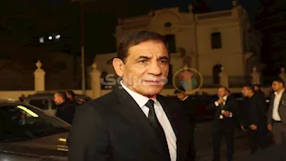 محمد عبد العليم داود يؤدي العزاء في والدة أحمد عز