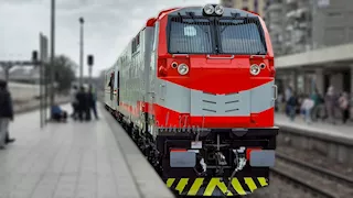 لحظة درامية.. امرأة تعض موظف سكك حديدي لمنعه من ركوب القطار