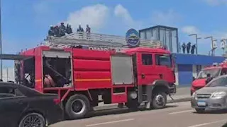 إصابة 3 أشخاص باختناق في حريق مطعم على كوبري سيدي جابر بالإسكندرية 