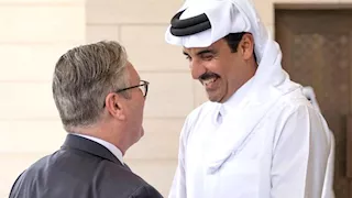 خلال لقاء بالدوحة.. أمير قطر ورئيس وزراء بريطانيا يُرحبان بوقف إطلاق النار بين أمريكا وإيران