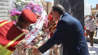 الذكرى 227 لعيد سوهاج القومي.. المحافظ يضع إكليل الزهور على النصب التذكاري للشهداء