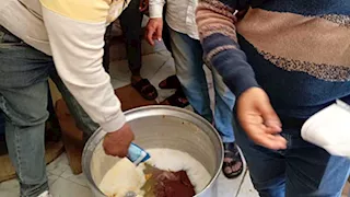 بالصور- إعدام 350 كيلو أغذية فاسدة وتحرير 28 محضرًا لمطاعم بالمنيا