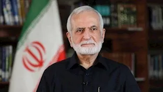 مقتل وزير خارجية إيران السابق متأثرًا بجروحه في غارة سابقة على طهران
