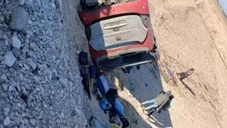 ننشر أسماء مصابي حادث انقلاب أتوبيس بطريق قنا الصحراوي (صور)