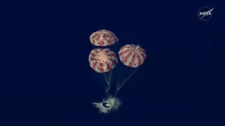 لحظة هبوط رواد مهمة أرتميس 2 بعد العودة من القمر إلى الأرض (فيديو وصور)