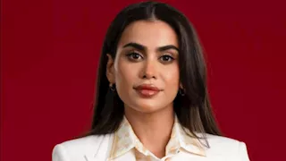 الأبيض يليق بها.. يمنى خوري بجامبسوت جذاب