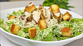  هل يساعد إضافة البروتين إلى السلطة على زيادة الشعور بالشبع؟